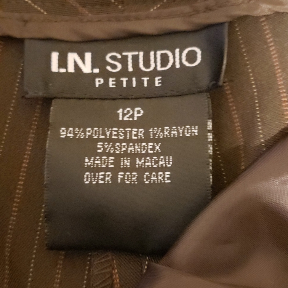 Women's dress pant capri